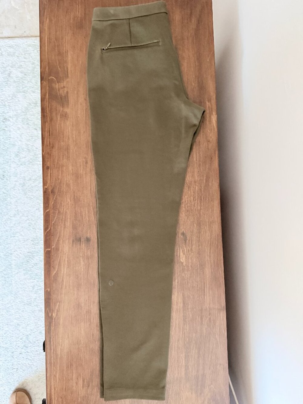 Lululemon Athletica Women's Olive Green Button Up Pants / Size 6
